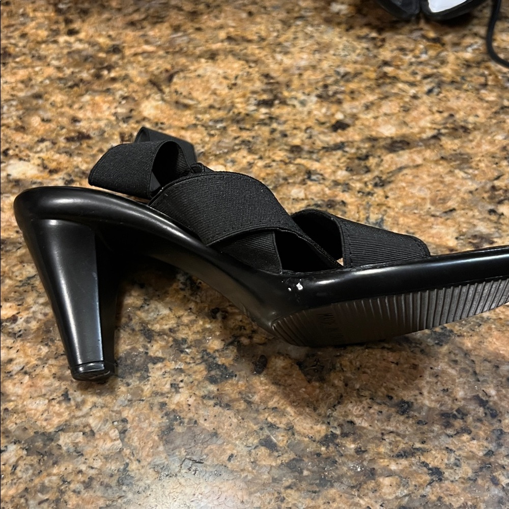 Italian Shoemakers Black Crisscross Sandals - Picture 2 of 6